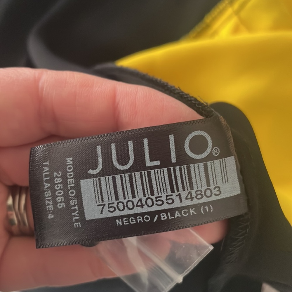 JULIO, Colorblocked Split-Neck Blouse - Picture 10 of 14